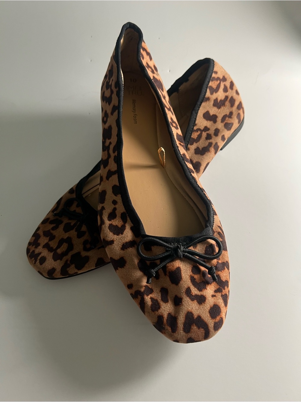 Time and Tru Leopard Print Flats with Black Trim and Bow Accent Size 10 - Picture 12 of 12